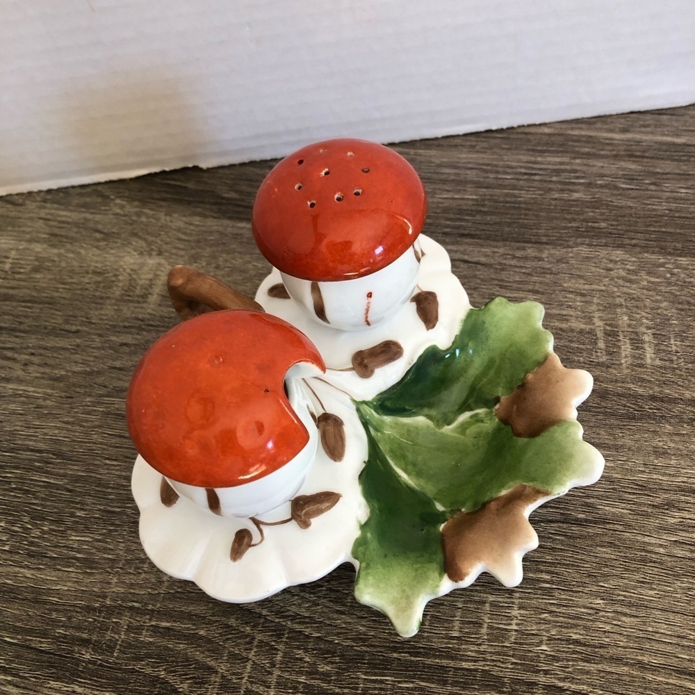 Vintage Mushroom Serving Set - Picture 5 of 10